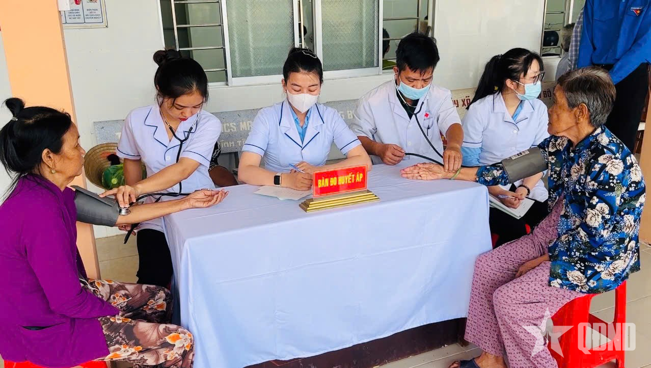 Bệnh viện Quân y 120: Nhiều hoạt động kỷ niệm 80 năm Ngày thành lập LLVT Quân khu 9